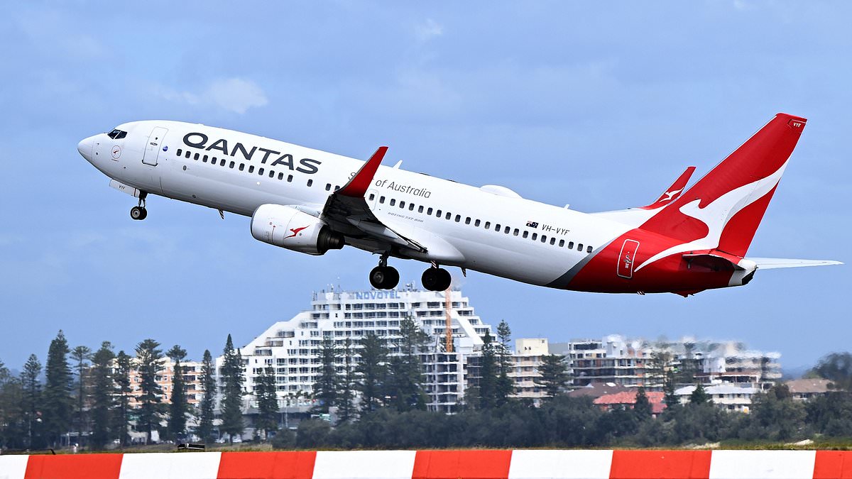 alert-–-qantas-flight-bound-for-melbourne is-forced-to-turn-back-to-christchurch-twice-after-concerning-discovery