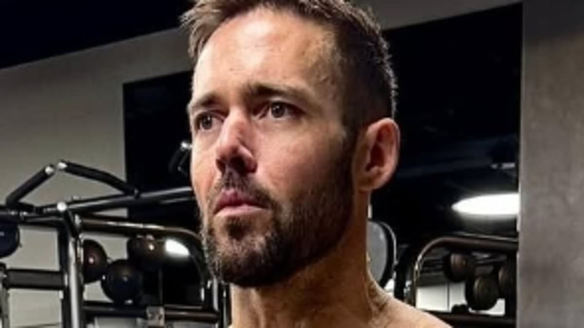 alert-–-spencer-matthews-shows-off-his-ripped-abs-as-he-poses-for-shirtless-selfie-and-reveals-‘five-changes’-he-made-to-achieve-his-incredible-body-transformation