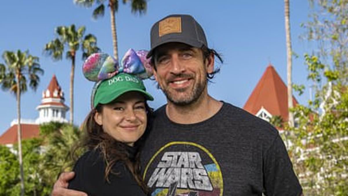 alert-–-new-york-jets-star-aaron-rodgers-complains-he-‘didn’t-do-myself-any-favors’-dating-famous-women