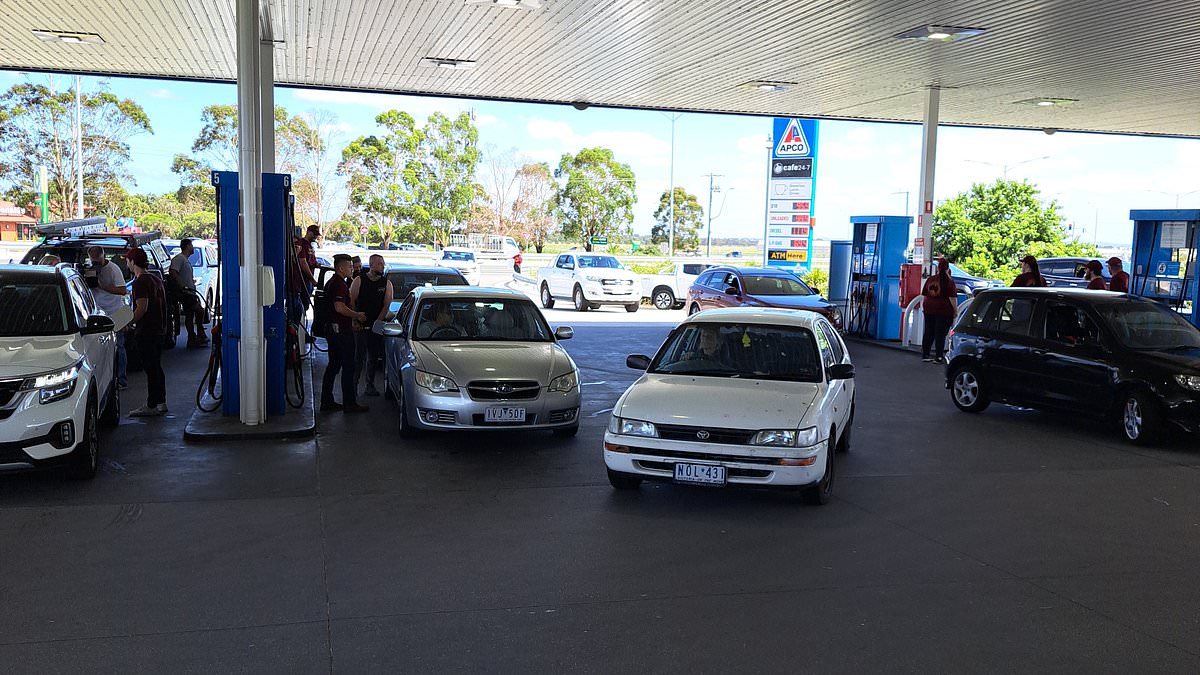 alert-–-why-drivers-were-queuing-around-the-block-to-refuel-after-cranbourne-west-service-station-winds-back-the-clock-by-20-years