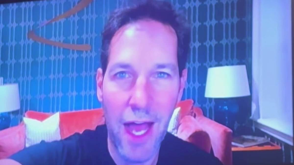 alert-–-hollywood-megastar-paul-rudd-surprises-london-pubgoers-by-asking-a-question-in-their-christmas-quiz-–-so-do-you-know-the-answer?