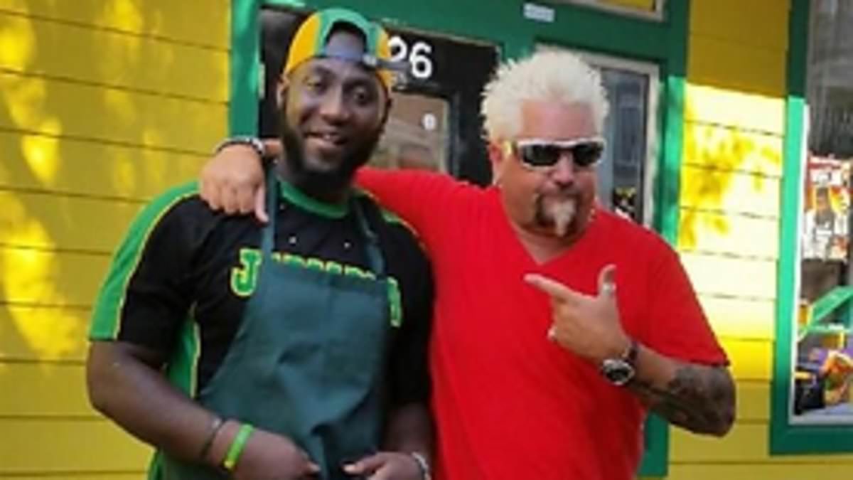 alert-–-popular island-frydays-restaurant-that-was-spotted-on-guy-fieri’s-diners,-drive-ins-and-dives-shuts-for-good