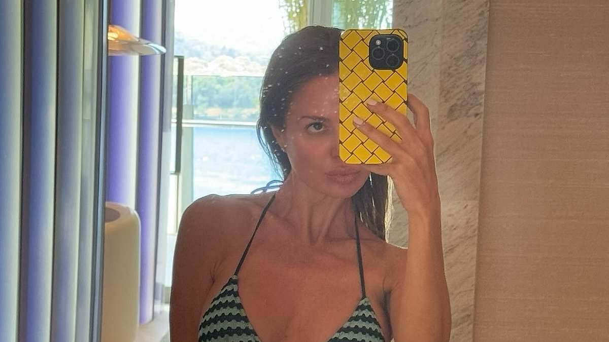 alert-–-dina-broadhurst-shows-off-her-incredible-bikini-body-in-tiny-swimwear-–-after-being-spotted-with-her-ex-max-shepherd