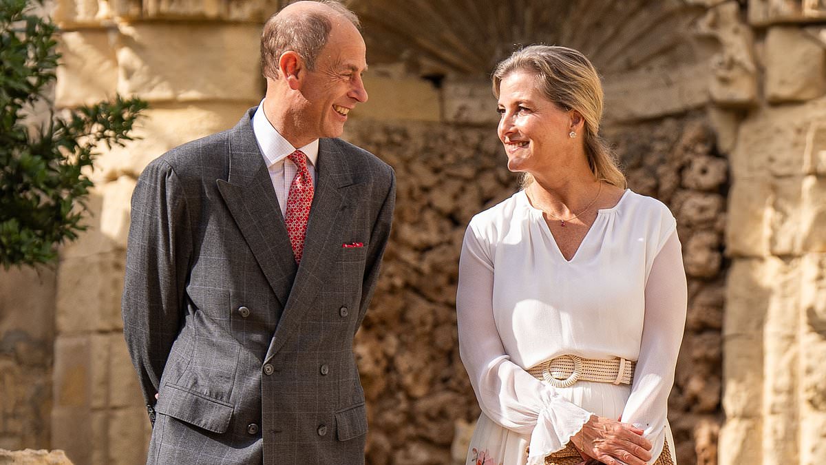 alert-–-royals-caught-out-with-another-digitally-altered-snap-–-as-prince-edward-and-sophie-switch-christmas-card-to-make-them-more-like-queen-elizabeth-and-prince-philip