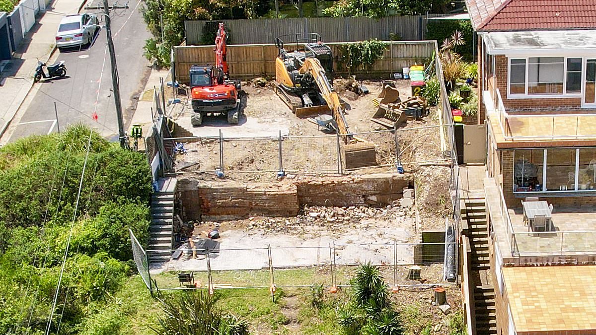 alert-–-jackie-‘o’-henderson’s-multi-million-dollar-sydney-‘dream-home’-project-takes-off-as-the-former-home-is-completely-demolished