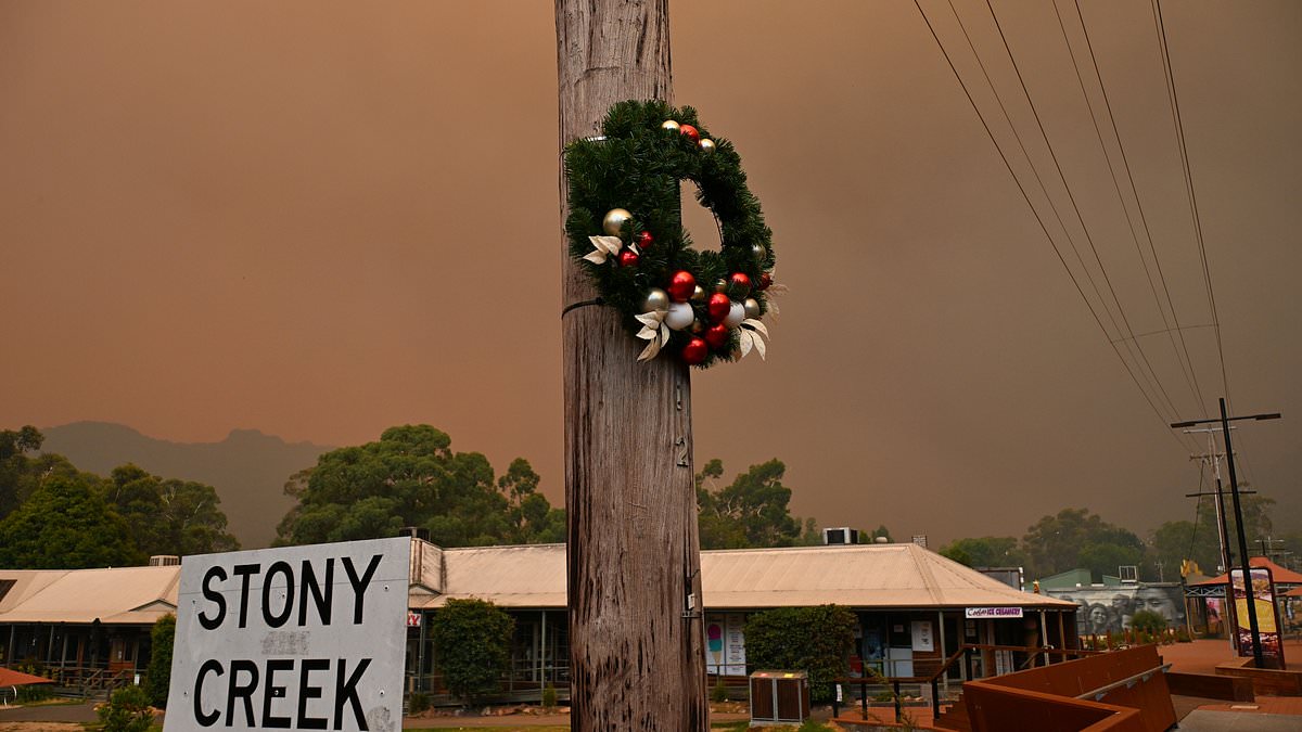 alert-–-grampians-bushfire-wreaks-havoc-in-victoria-–-as-more-states-are-warned-to-brace-for-christmas-holiday-disaster