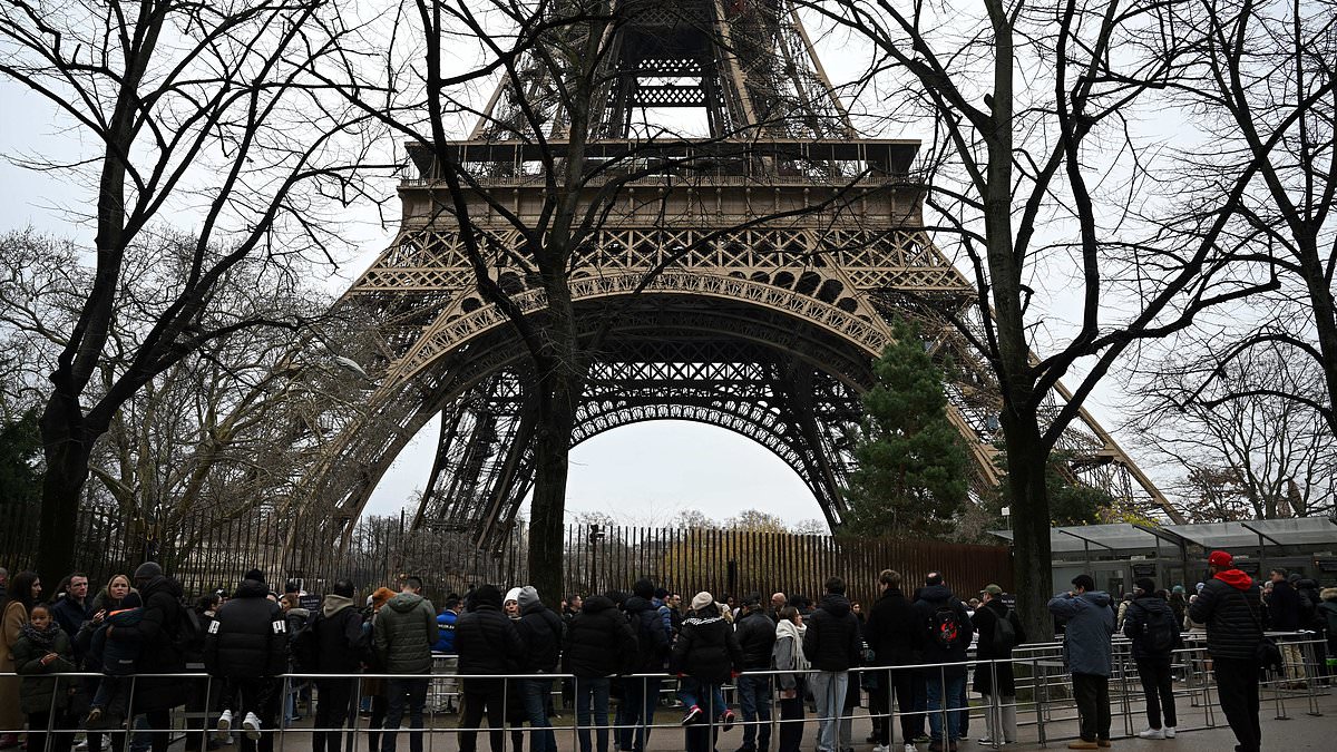 alert-–-eiffel-tower-forced-to-close-and-tourists-evacuated-after-an-incident-at-the-famous-paris-attraction