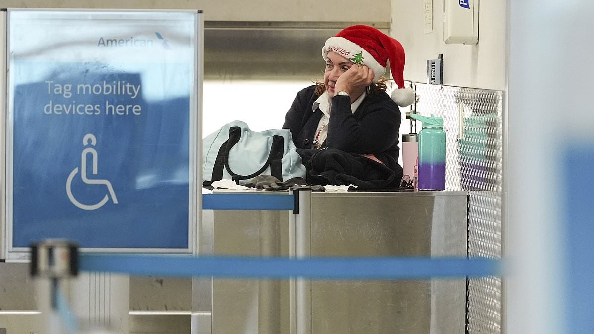 alert-–-christmas-eve-travel-chaos-as-american-airlines-grounds-flights-and-snow-storm-blankets-nyc:-live-updates