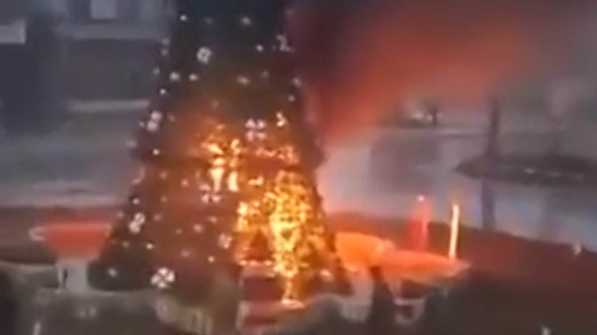 alert-–-mark-almond:-burning-christmas-tree-fills-syrian-christians-with-fear-of-what’s-to-come