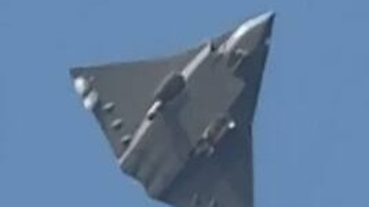 alert-–-chinese-stealth-jet-is-‘super-weapon’-that-could-blast-the-superpower-ahead-in-the-race-to-control-the-skies:-dangerous-fighter-jet-can-‘fly-on-the-edge-of-space’-and-attack-previously-unreachable-us-military-targets