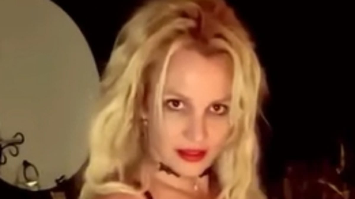 alert-–-britney-spears-dances-in-a-thong-and-black-lace-bra-after-reuniting-with-her-sons-on-christmas