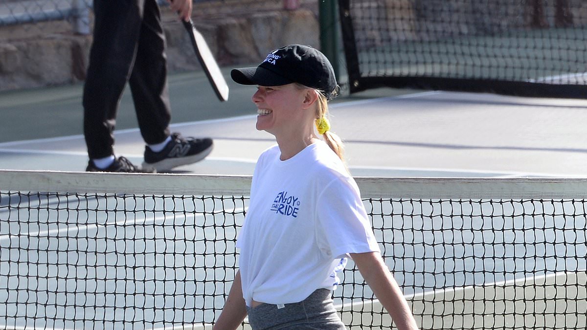 alert-–-kate-bosworth-and-husband-justin-long-enjoy-pickleball-session-in-la-days-before-her-42nd-birthday