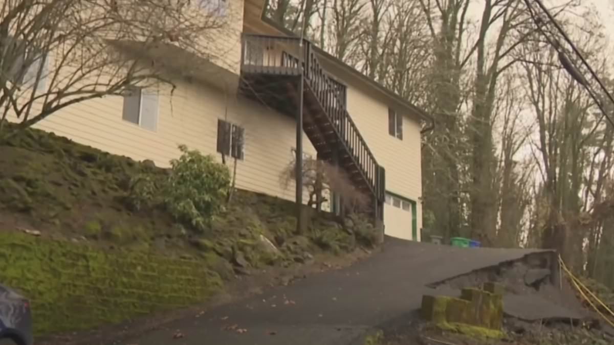 alert-–-gorgeous-portland-craftsman-home-on-verge-of-destruction-after-festive-landslide