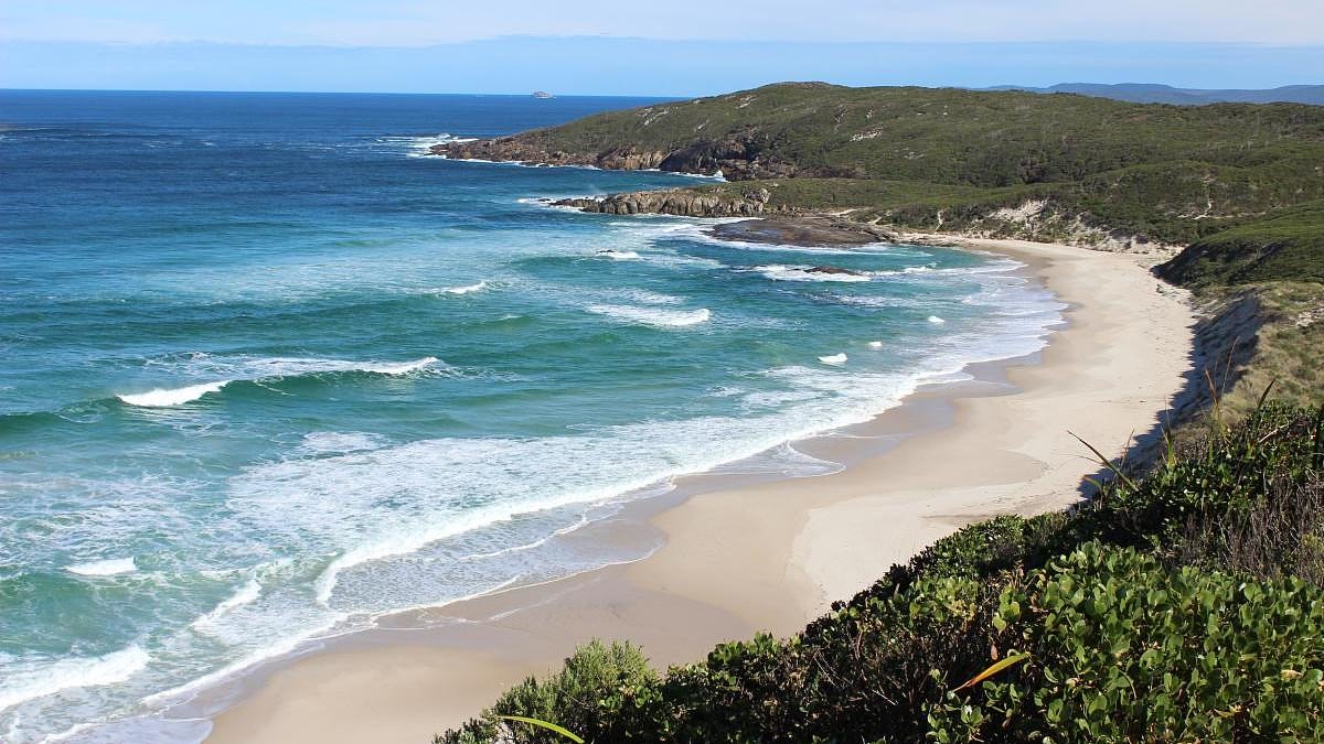 alert-–-two-perth-tourists-drown-after-becoming-caught-in-rip-at-conspicuous-cliff-beach