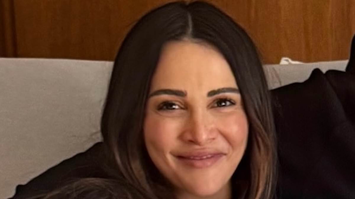 alert-–-bachelorette-alum-andi-dorfman,-37,-is-hospitalized-just-days-after-giving-birth-to-first-child