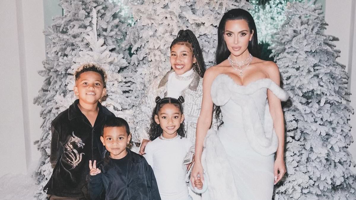 alert-–-kim-kardashian-shares-holiday-snaps-with-her-four-kids-and-fans-are-all-saying-the-same-thing