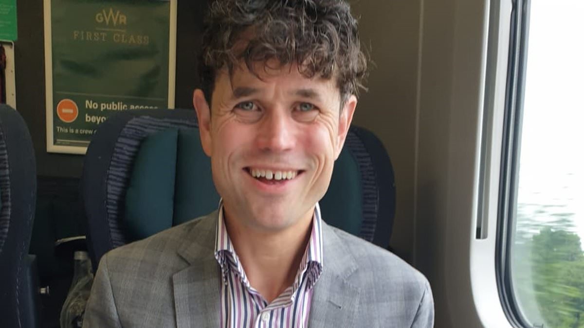 alert-–-living-it-up-at-125mph…-for-a-reasonable-price:-richard-marsden-finds-out-how-to-enjoy-travelling-the-length-and-breadth-of-the-country-by-train-–-in-the-posh-seats-with-posh-nosh