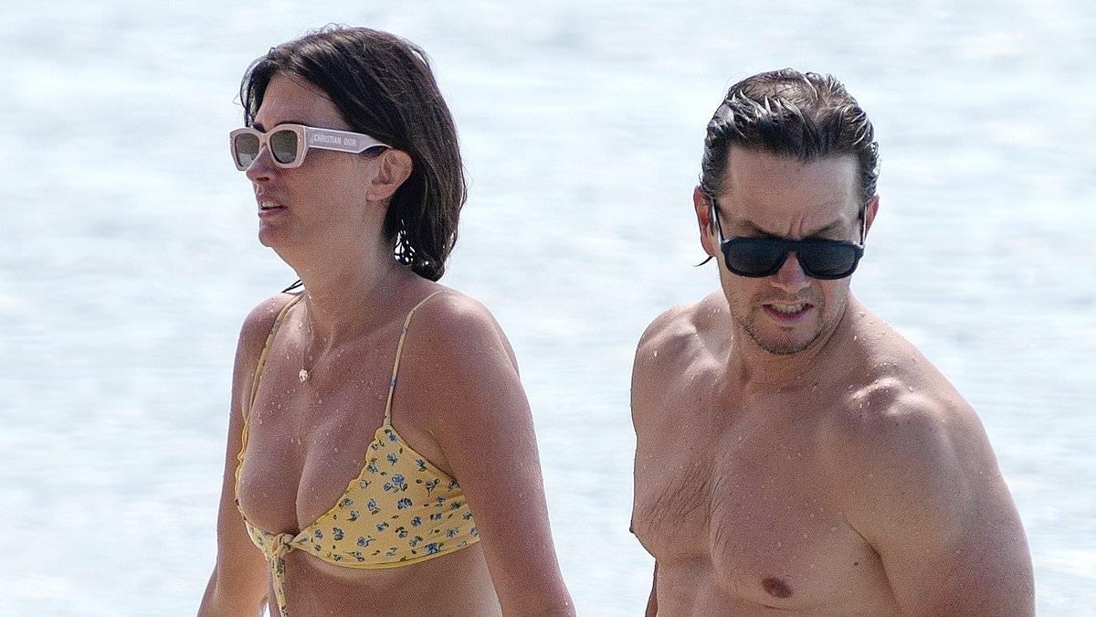 alert-–-mark-wahlberg-and-glam-wife-rhea-show-off-their-swimsuit-bodies-on-family-beach-break