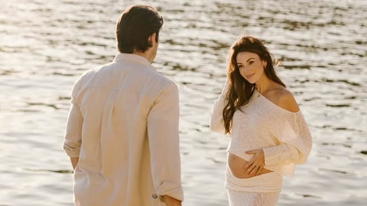 alert-–-how-michelle-keegan-and-mark-wright’s-stunning-pregnancy-announcement-shot-has-striking-similarity-to-justin-and-hailey-bieber’s-baby-reveal