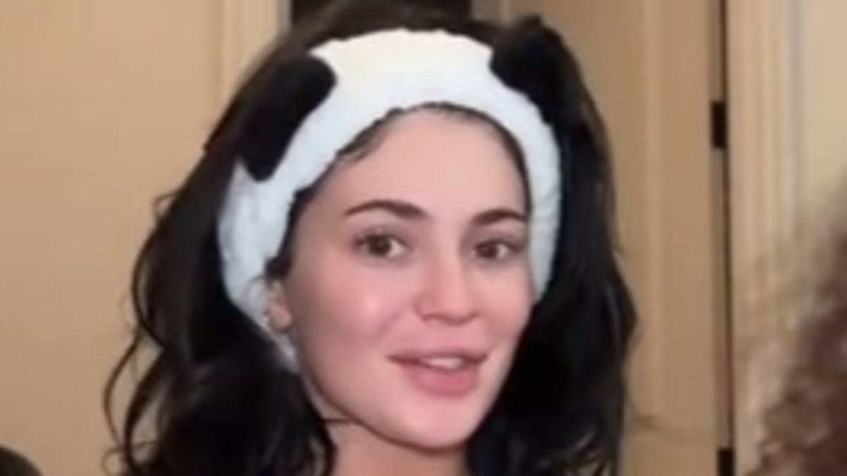 alert-–-fans-are-convinced-kylie-jenner-is-pregnant-because-of-subtle-detail-in-her-latest-video