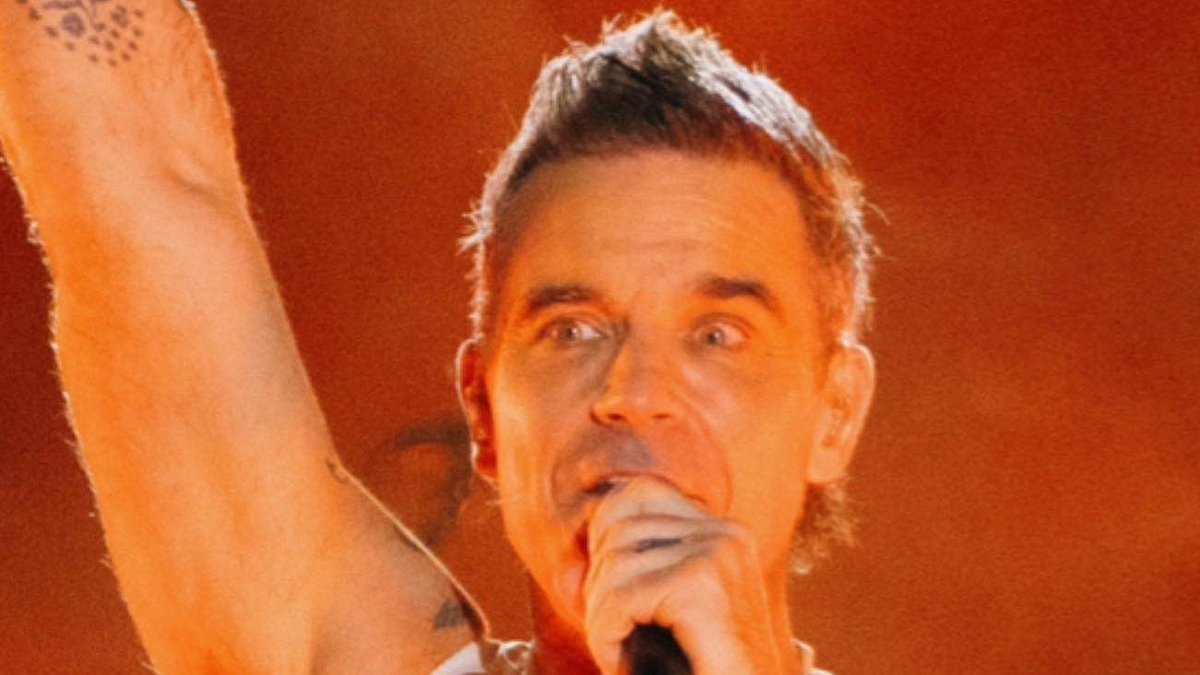 alert-–-the-heartbreaking-reason-robbie-williams-struggled-on-stage-during-his-new-year’s-eve-concert-in-sydney