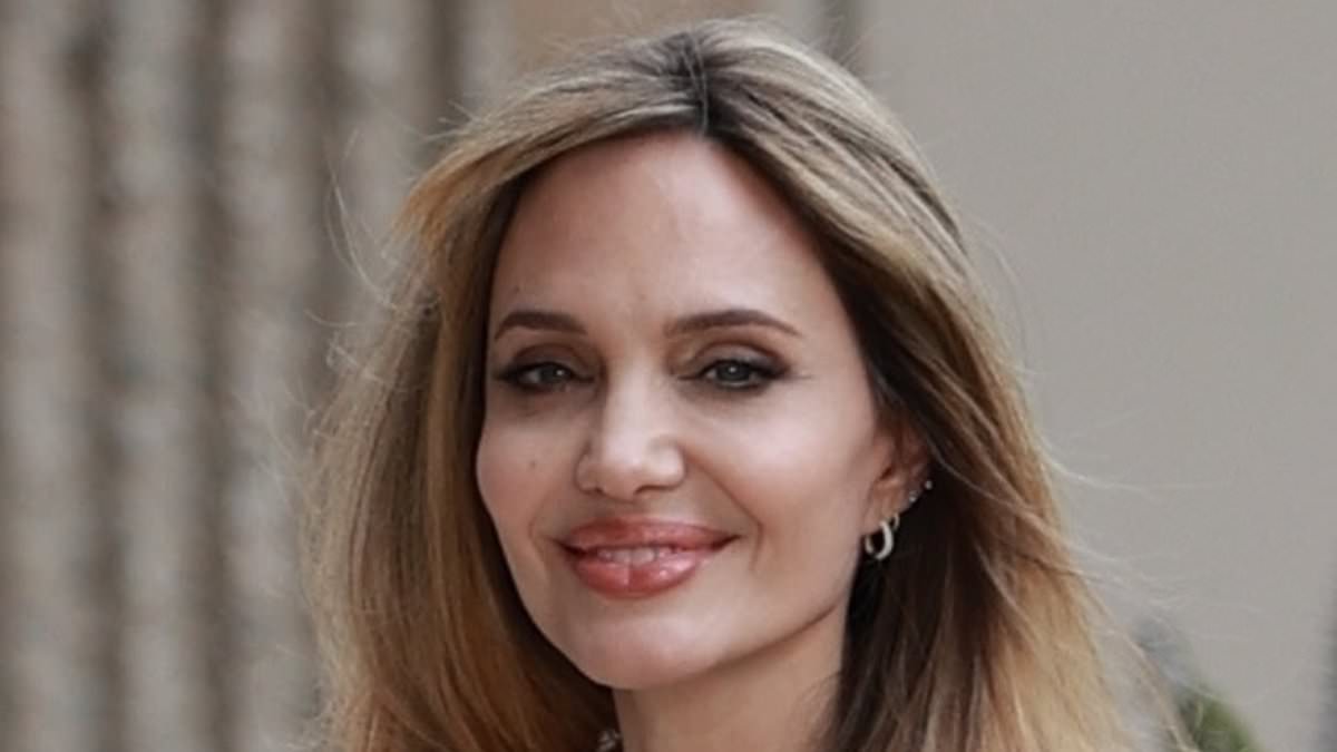 alert-–-angelina-jolie-is-seen-for-first-time-since-finalizing-brad-pitt-divorce-at-palm-springs-film-festival