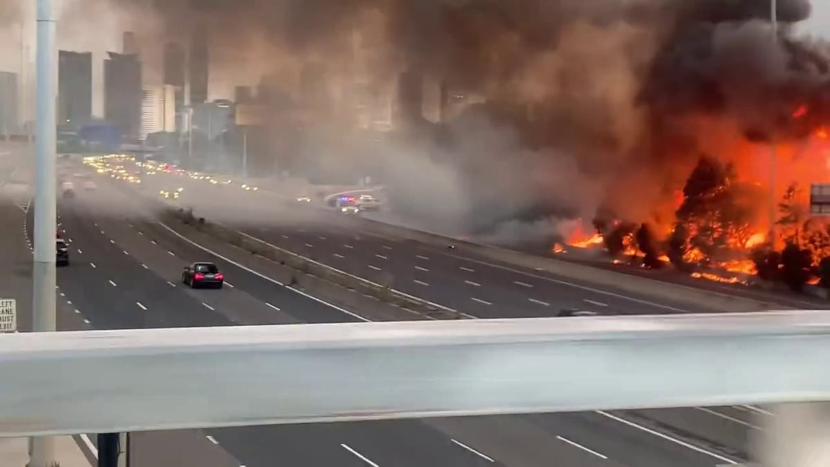 alert-–-huge-fire-at-kennards-self-storage-in-port-melbourne-being-treated-as-suspicious-by-police-after-it-shut-westgate-freeway