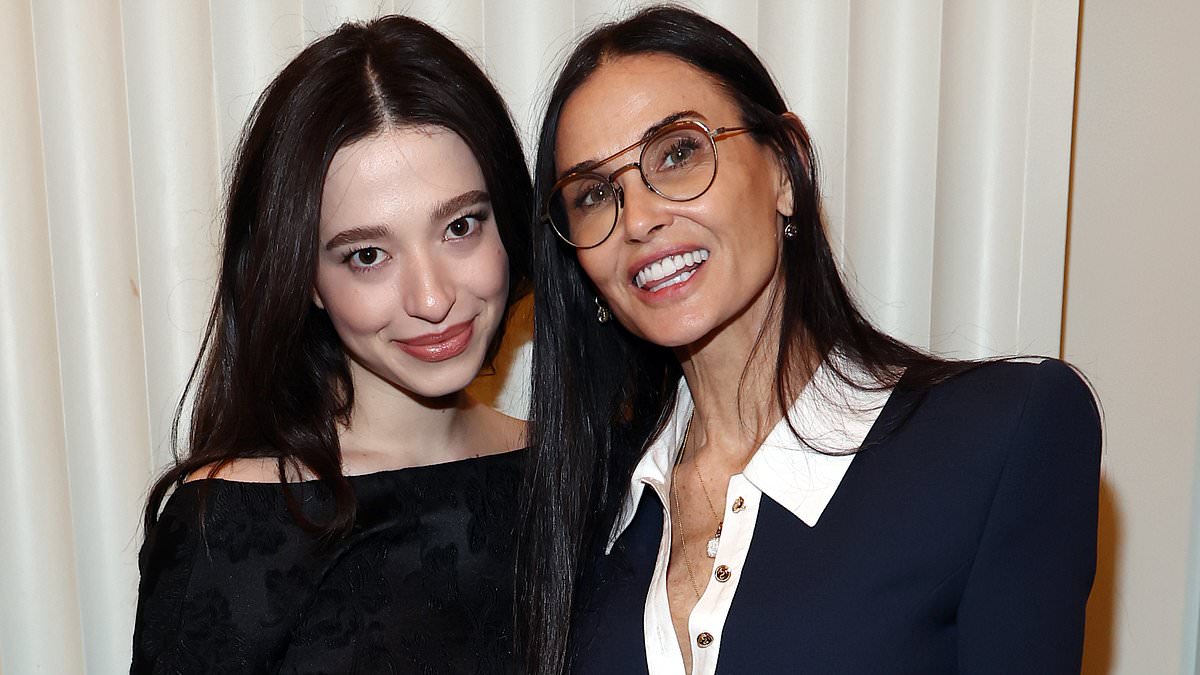 alert-–-demi-moore-and-mikey-madison-pose-together-as-they-lead-the-stars-at-2025-spirit-awards-nominees-brunch