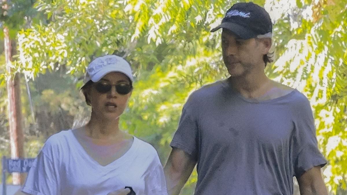 alert-–-aubrey-plaza-and-jeff-baena-were-last-seen-together-on-a-hike-last-summer-in-rare-public-sighting-before-his-suicide