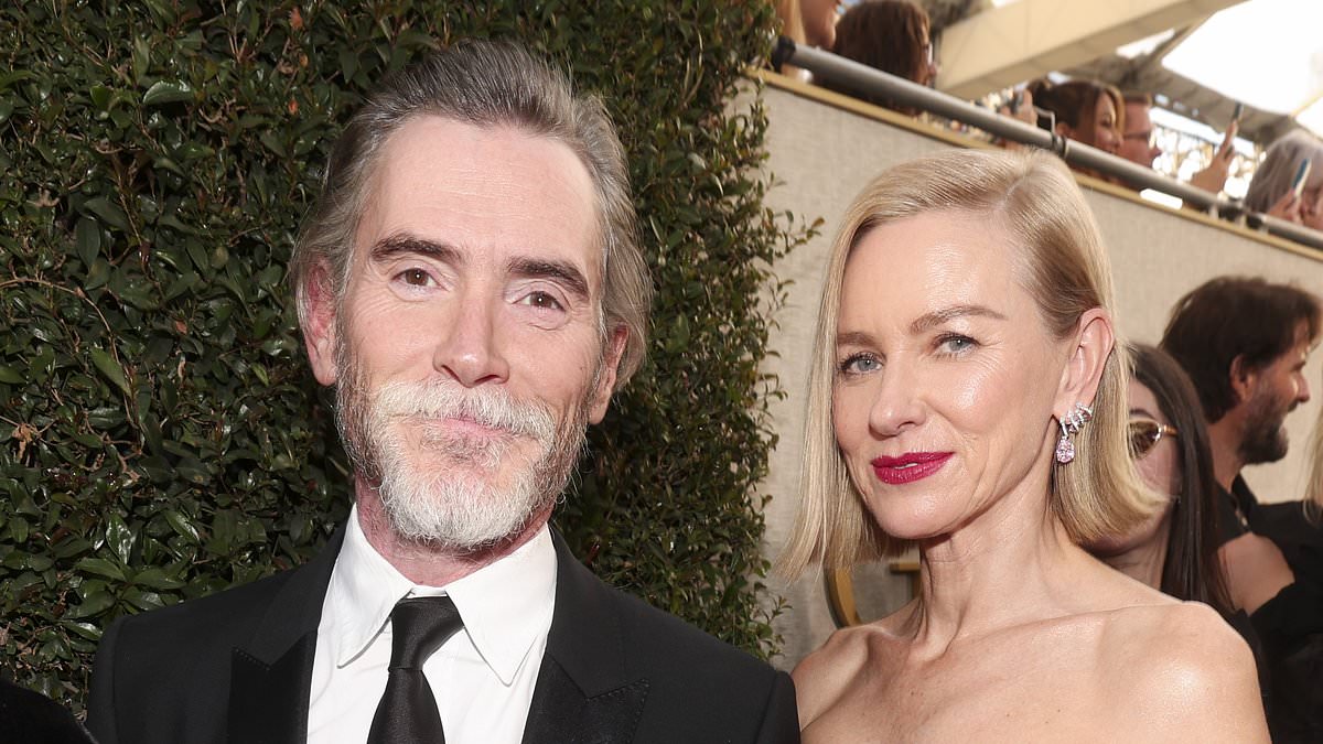 alert-–-naomi-watts-wears-black-strapless-dress-with-bizarre-hem-as-her-husband-billy-crudup-rocks-his-bushy-beard-at-the-2025-golden-globes