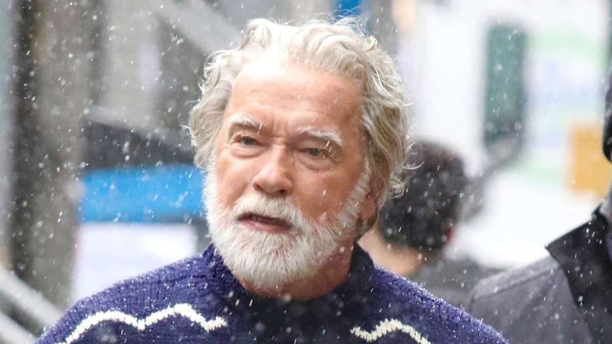 alert-–-arnold-schwarzenegger,-77,-shows-off-santa-claus-transformation-as-he-films-the-man-with-the-bag-in-nyc