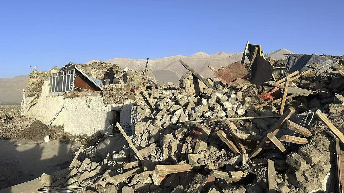 alert-–-desperate-hunt-for-survivors-as-huge-7.1-magnitude-earthquake-leaves-at-least-95-dead-in-tibet-with-aftershocks-rattling-region-near-mount-everest