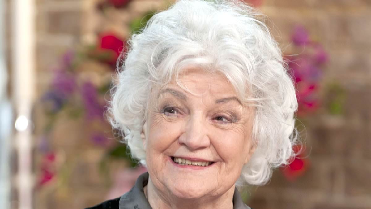 alert-–-bread-star-jean-boht-who-played-nellie-boswell-in-bbc-sitcom-left-behind-2.6million-fortune-after-her-death-aged-91