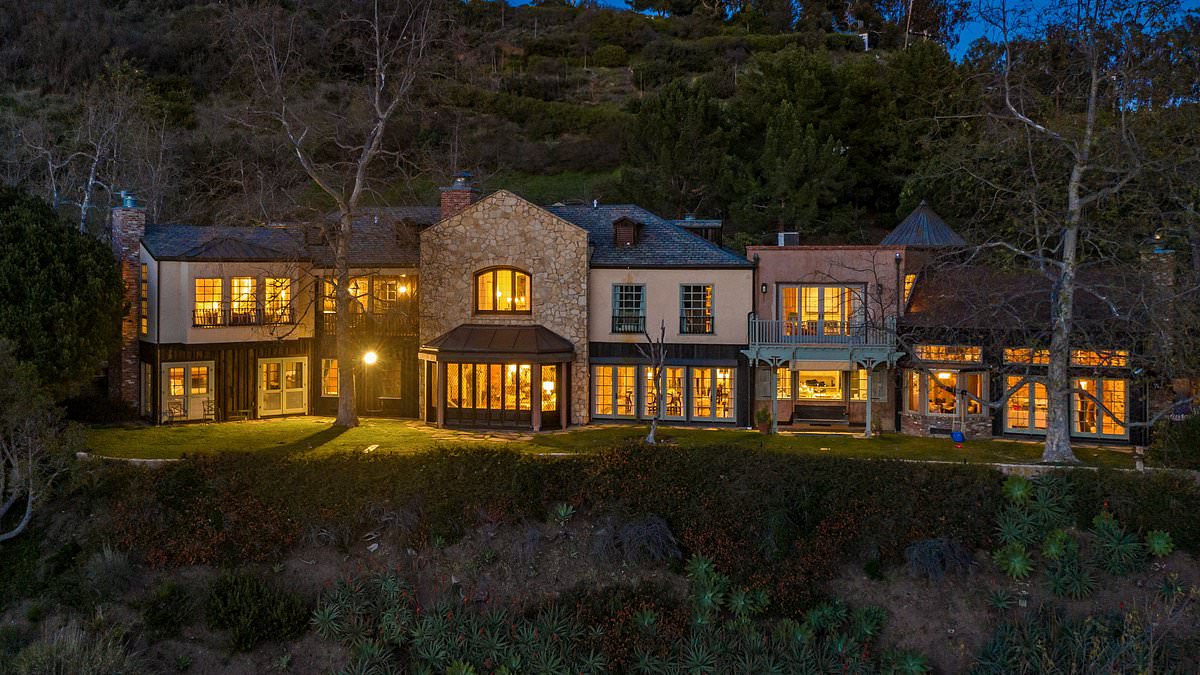 alert-–-mel-gibson’s $14.5m-malibu-mansion-burned-down-while-he-was-filming-joe-rogan’s-podcast-as-actor-recalls-returning-home-to-‘nothing’-– as-devastating-wildfires-continue-to-rage-through-la