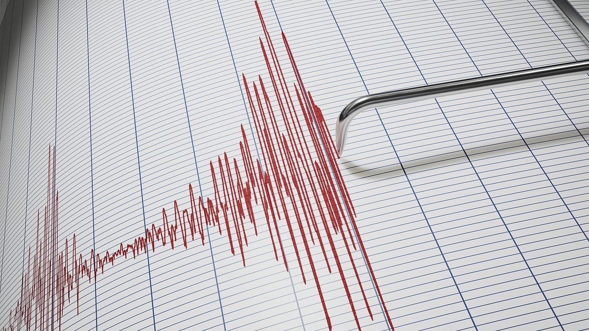 alert-–-california-rocked-by-earthquake-as-state-battles-deadly-wildfires