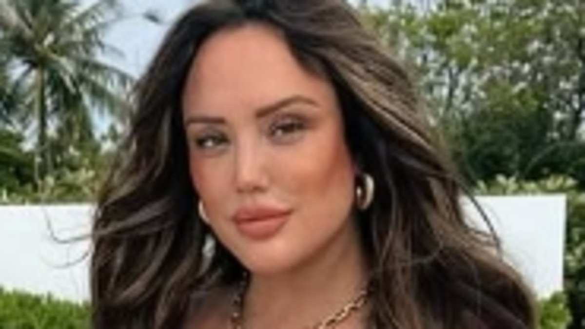 alert-–-pregnant-charlotte-crosby-claims-it’s-‘too-hard-to-push-the-baby-out’-so-she-plans-to-welcome-her-second-child-with-fiance-jake-ankers-via-c-section