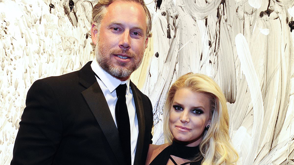 alert-–-jessica-simpson-fans-share-new-theories-following-divorce-from-her-‘sexual-shaman’-husband-eric-johnson