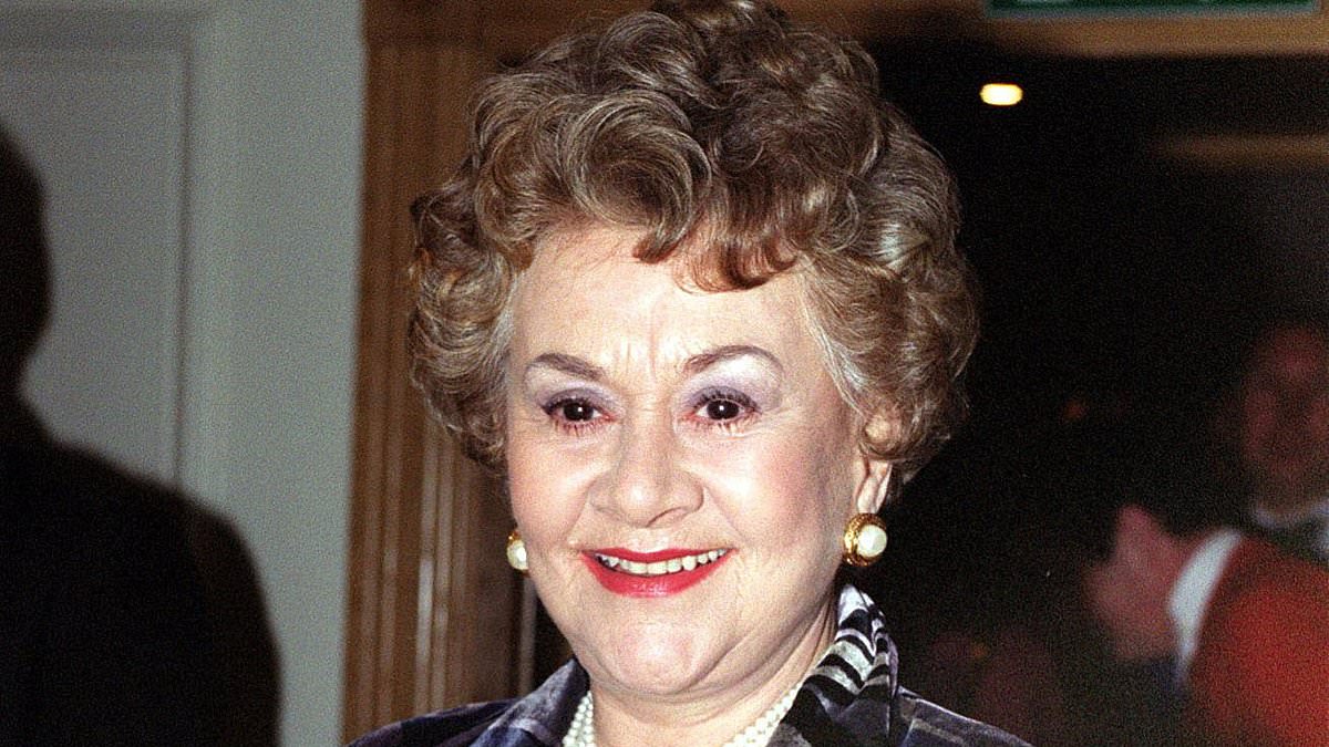 alert-–-dame-joan-plowright-dead-at-95:-award-winning-actress-dies-as-family-shares-heartbreaking-statement