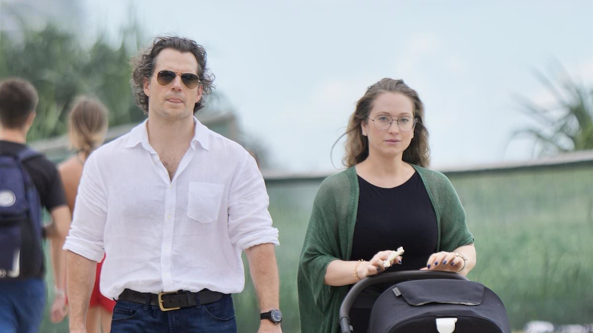 alert-–-henry-cavill-and-girlfriend-natalie-viscuso-take-rarely-seen-baby-for-a-stroll-on-gold-coast-as-he-prepares-to-film-new-voltron-movie-down-under