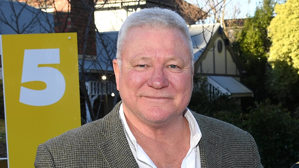 alert-–-scott-cam-finally-sells-his-block-home-in-victoria-after-slashing-price-and-failing-to-find-a-buyer-for-over-a-year