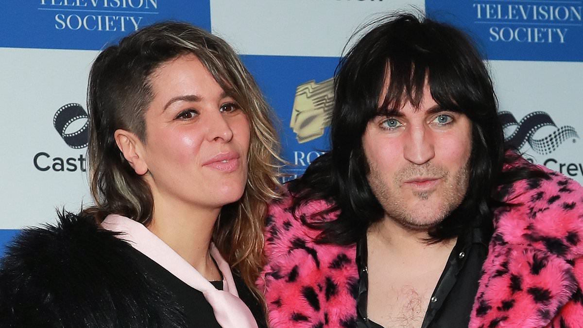 alert-–-noel-fielding’s-wife-lliana-bird-posts-about-her-hopes-for-‘love,-joy-and-laughter’-amid-concern-for-his-mystery-health-fears