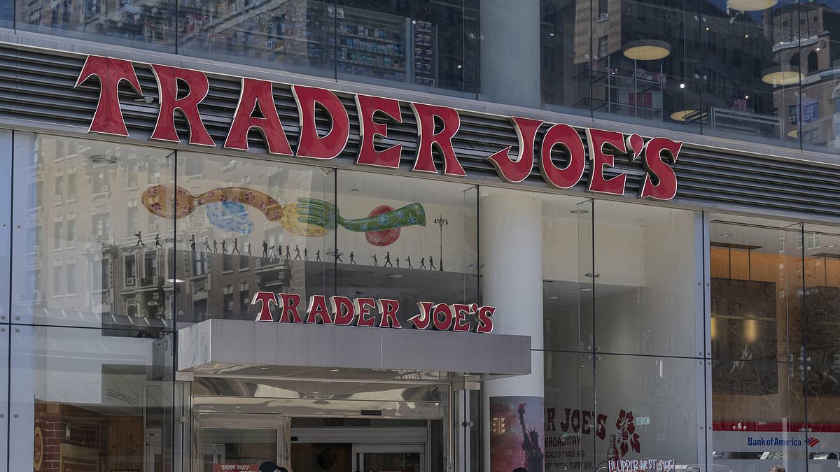 alert-–-inside-the-world’s-busiest-trader-joe’s-where-checkout-lines-are-long-and-cell-phone-service-is-non-existent