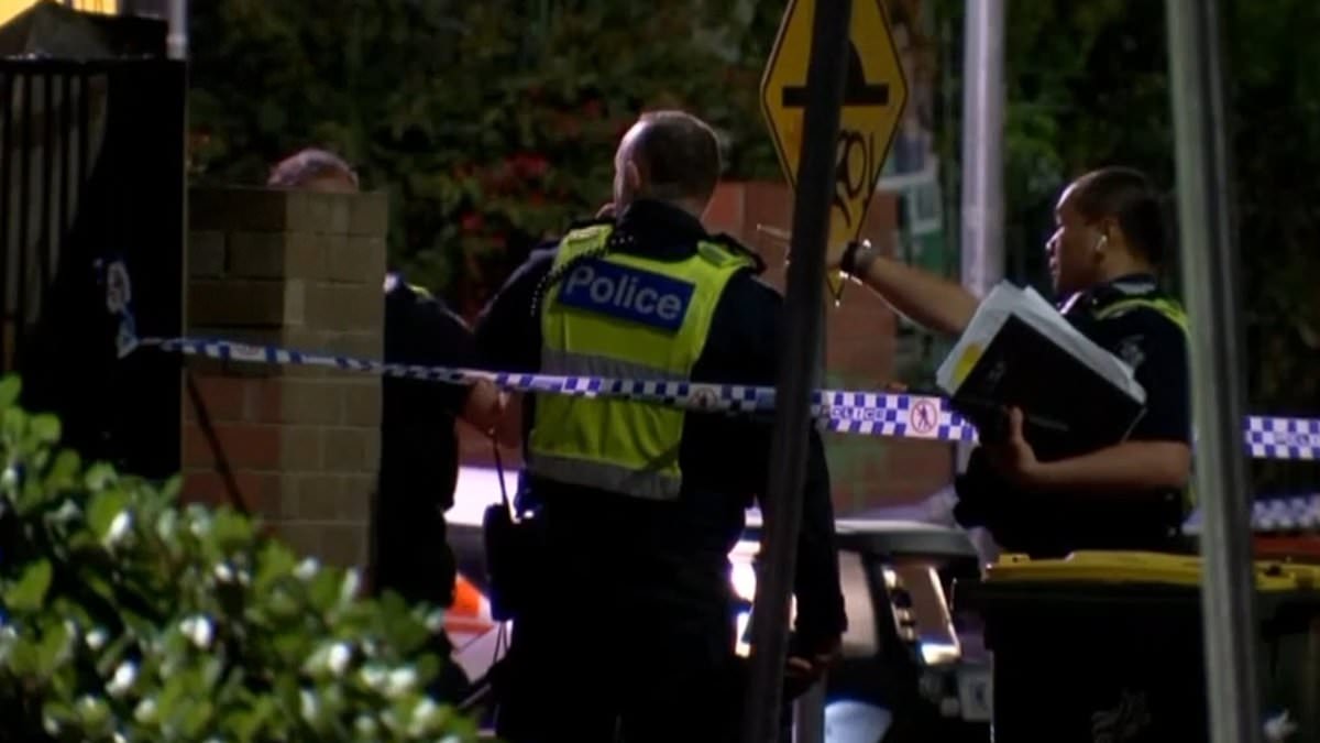 alert-–-collingwood-shooting,-melbourne: -two-teens-hospitalised,-shooter-on-the-run