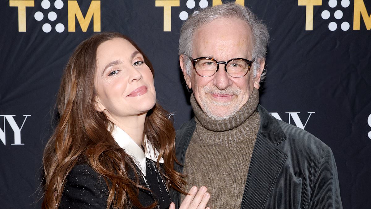 alert-–-steven-spielberg-admits-working-with-young-drew-barrymore-on-et.-made-him-want-to-become-a-father