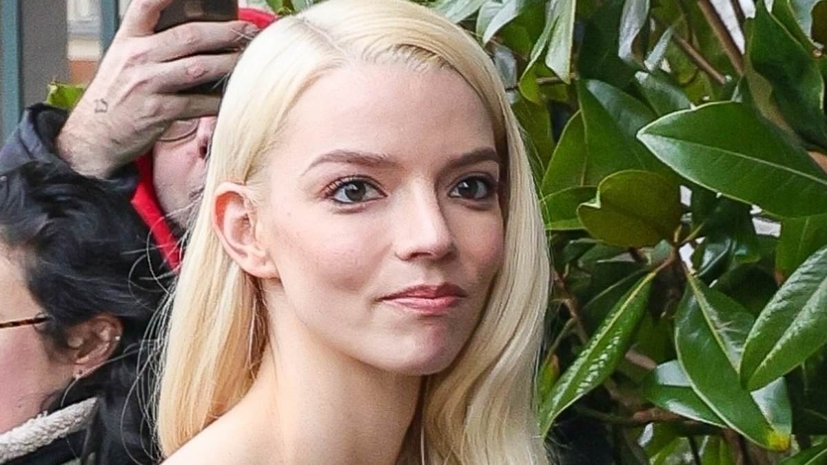 alert-–-anya-taylor-joy-steals-the-show-in-a-daring-chain-dress-as-she-attends-the-star-studded-christian-dior-fashion-show-during-paris-fashion-week