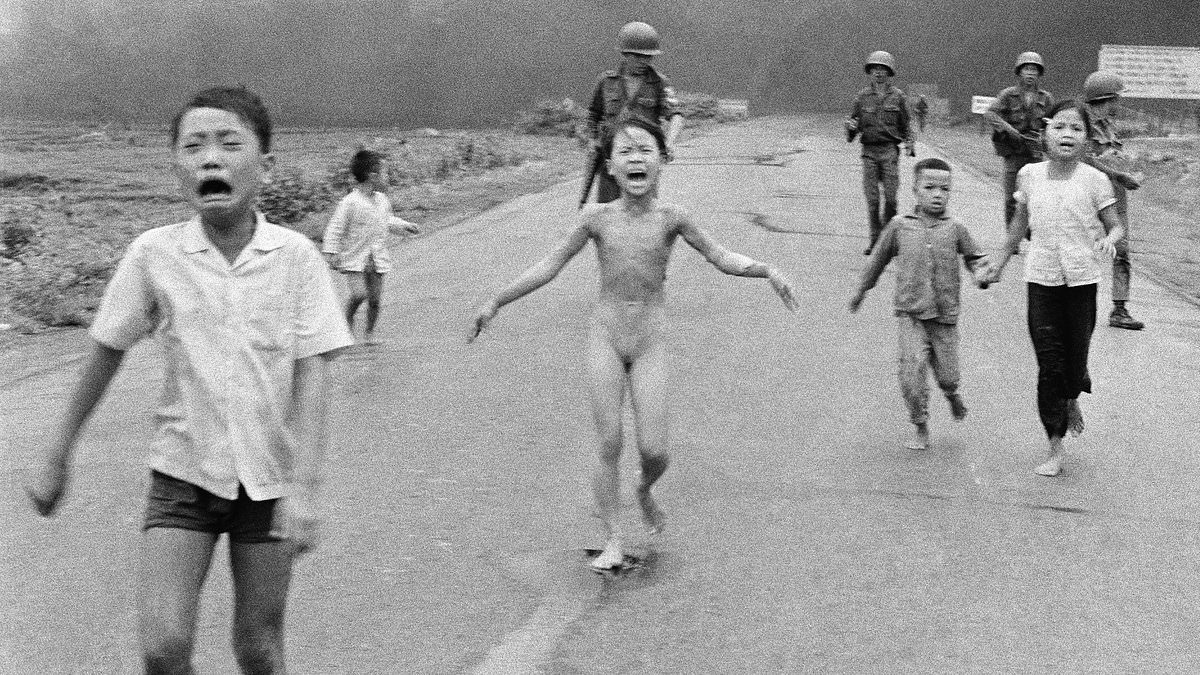 alert-–-stunning-‘truth’-of-iconic-‘napalm-girl’-photo-showing-naked-child-fleeing-vietnam-bomb