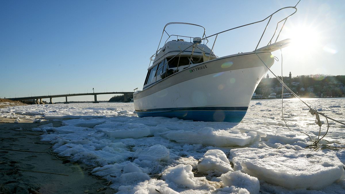 alert-–-mysterious-‘ghost-boat’-sparks-federal-investigation-after-running-aground-at-sandy-hook