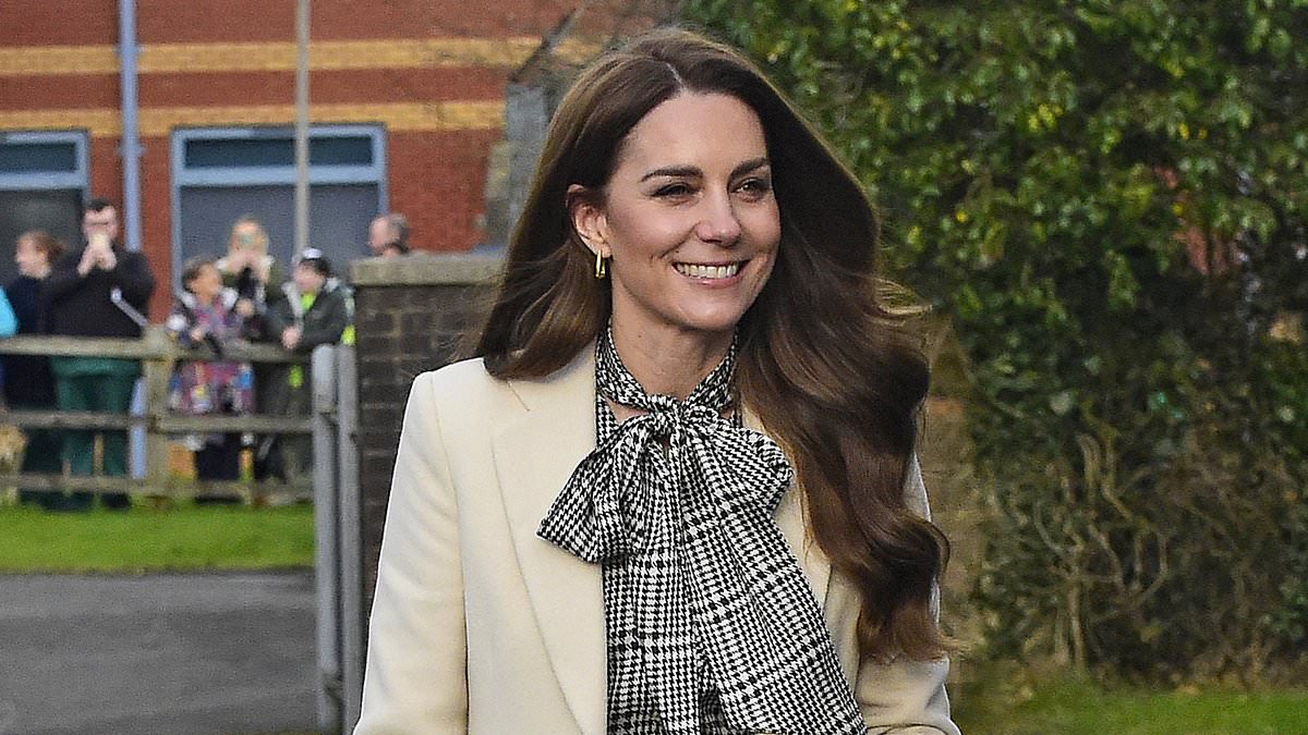 alert-–-kate-middleton-makes-poignant-visit-to-a-children’s-hospice-as-she-follows-in-princess-diana’s-footsteps