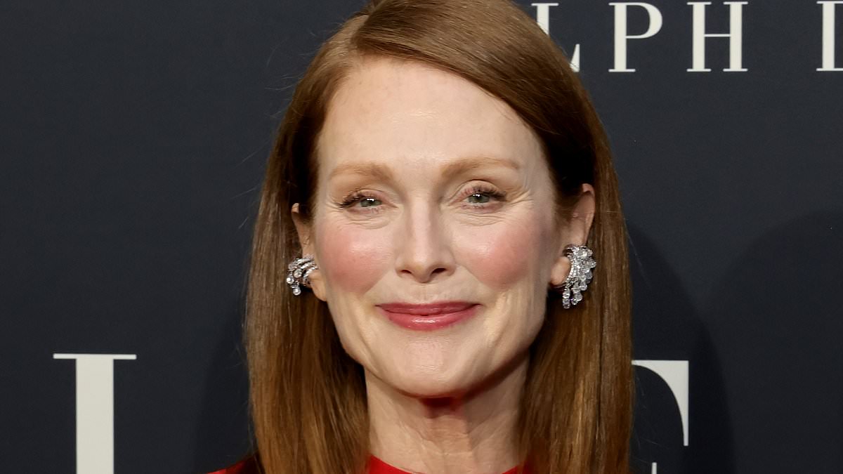 alert-–-julianne-moore-‘stunned’-after-trump-admin-bans-her-children’s-book-about-freckles