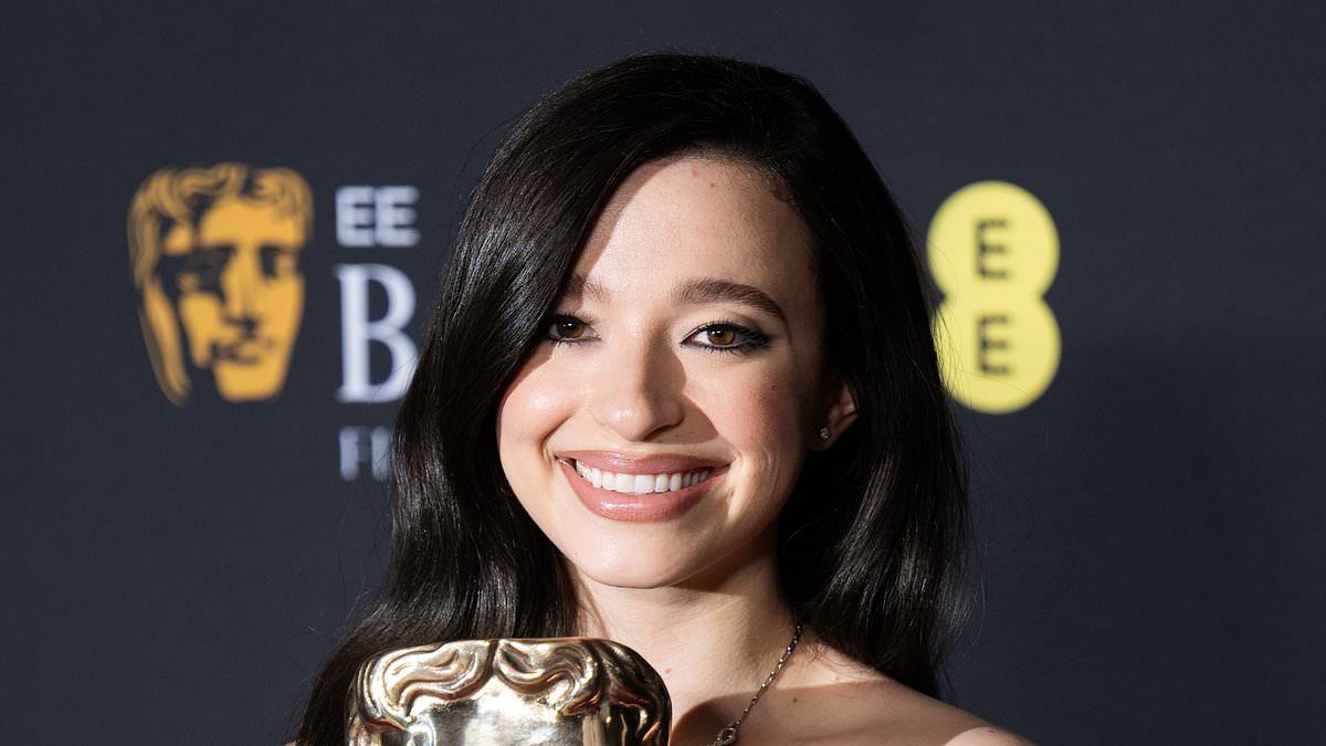 alert-–-surprise-bafta-winner-mikey-madison-admits-she-was-a-‘weirdo’-and-shunned-by-her-siblings-before-quentin-tarantino’s-movies-‘changed-her-life’-leading-to-her-embracing-a-stage-name-and-hitting-hollywood